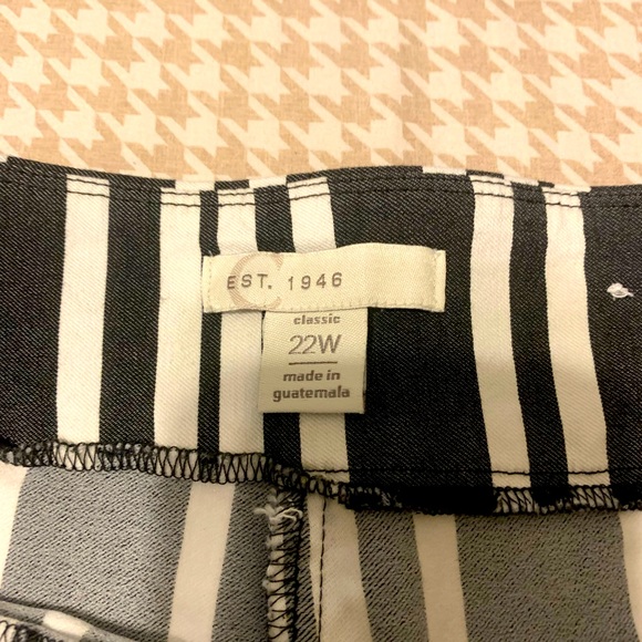 Cato Est 1946 black & white striped capri pants. Size 22W. Like new condition. - Picture 4 of 5